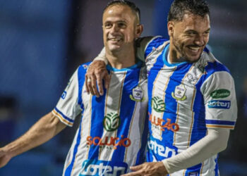 Macaé supera Carapebus em jogo de sete gols e encosta no G-4 da Série B1