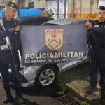 Dupla é detida com carro roubado e placas adulteradas na Avenida Brasil