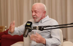 Lula mira Flávio Bolsonaro durante entrevista ao Flow e diz esperar vitória no primeiro turno
