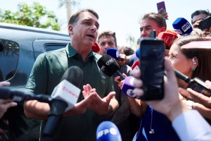 Flávio Bolsonaro anuncia voto a favor do fim da escala 6×1 após críticas à proposta