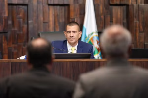 Douglas Ruas anuncia Fernanda Louback para secretaria e promete rever orçamento de 2027