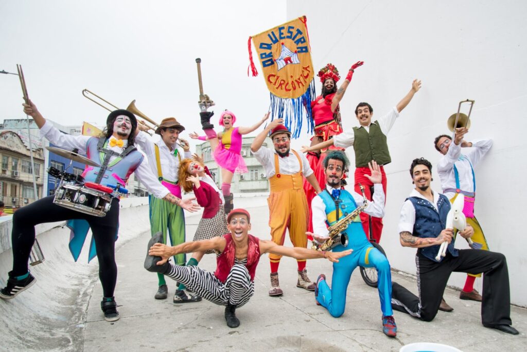 Circo, cortejo e roda de samba marcam a estreia do Quintal do Zé Gotinha, no Centro do Rio