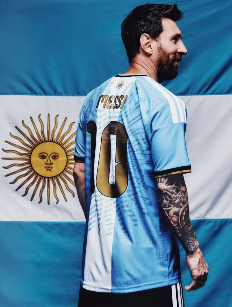 Camisa especial marca despedida de Messi pela Argentina e chega ao Brasil por R$ 664,99