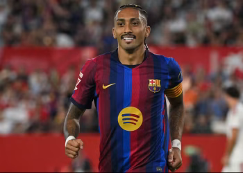 Raphinha assina renovação com o Barcelona até 2030