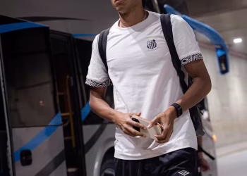 Santos pode sofrer novo transfer ban por dívidas envolvendo dois zagueiros