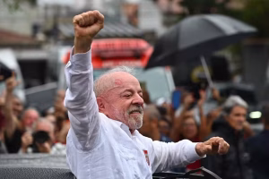 Veja as cidades do RJ onde Lula e Flávio Bolsonaro tiveram mais votos