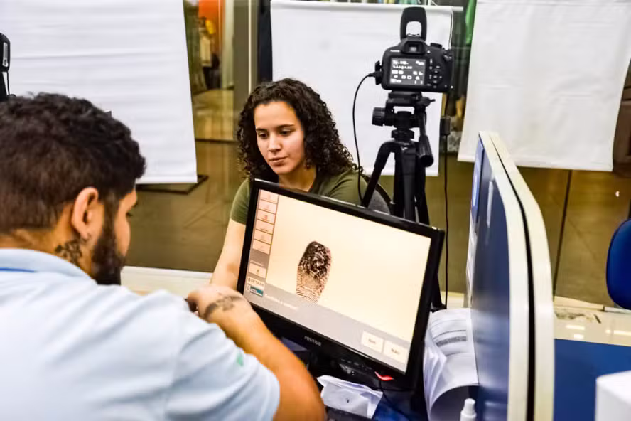 Detran RJ oferece emissão de identidade sem agendamento para estudantes