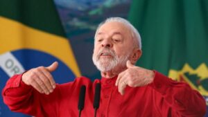 Campanha de Lula aciona TSE e pede cassação da chapa de Flávio Bolsonaro por suposto favorecimento nas redes