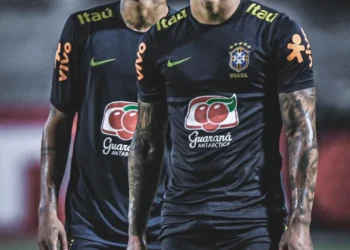 Diretor do Santos comenta futuro de Neymar e Gabigol no clube