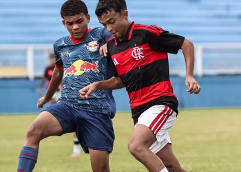 Lateral da base do Flamengo é convocado para a seleção sub-15 de Portugal